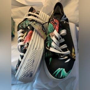 Icy Flower Platform Sneakers Size 7
